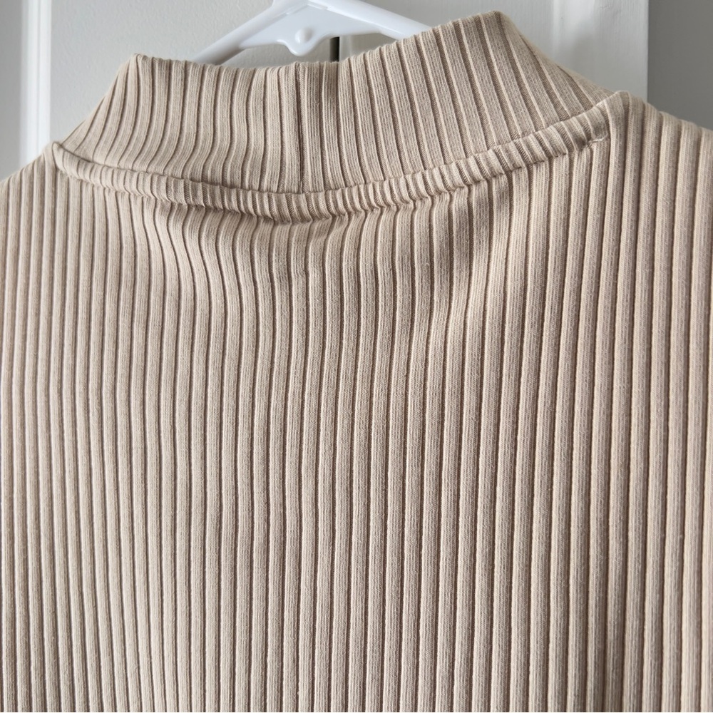 Old Navy Sleeveless Ribbed Tan Cropped Fitted Tank Top NWT Women's Size M - Picture 3 of 8
